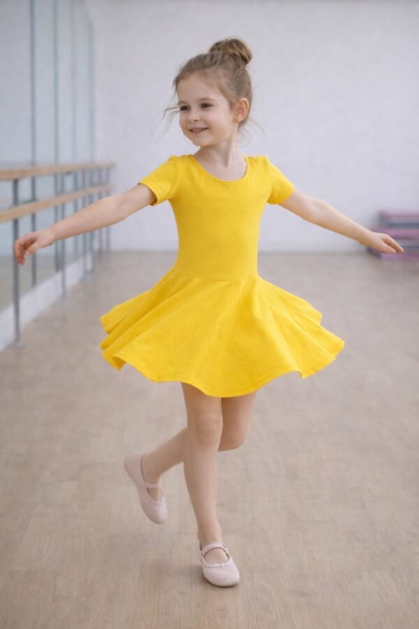 Costum galben gimnastica fete