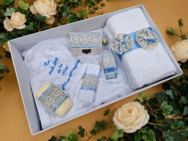 Trusou botez baieti 7 piese bleu dantela