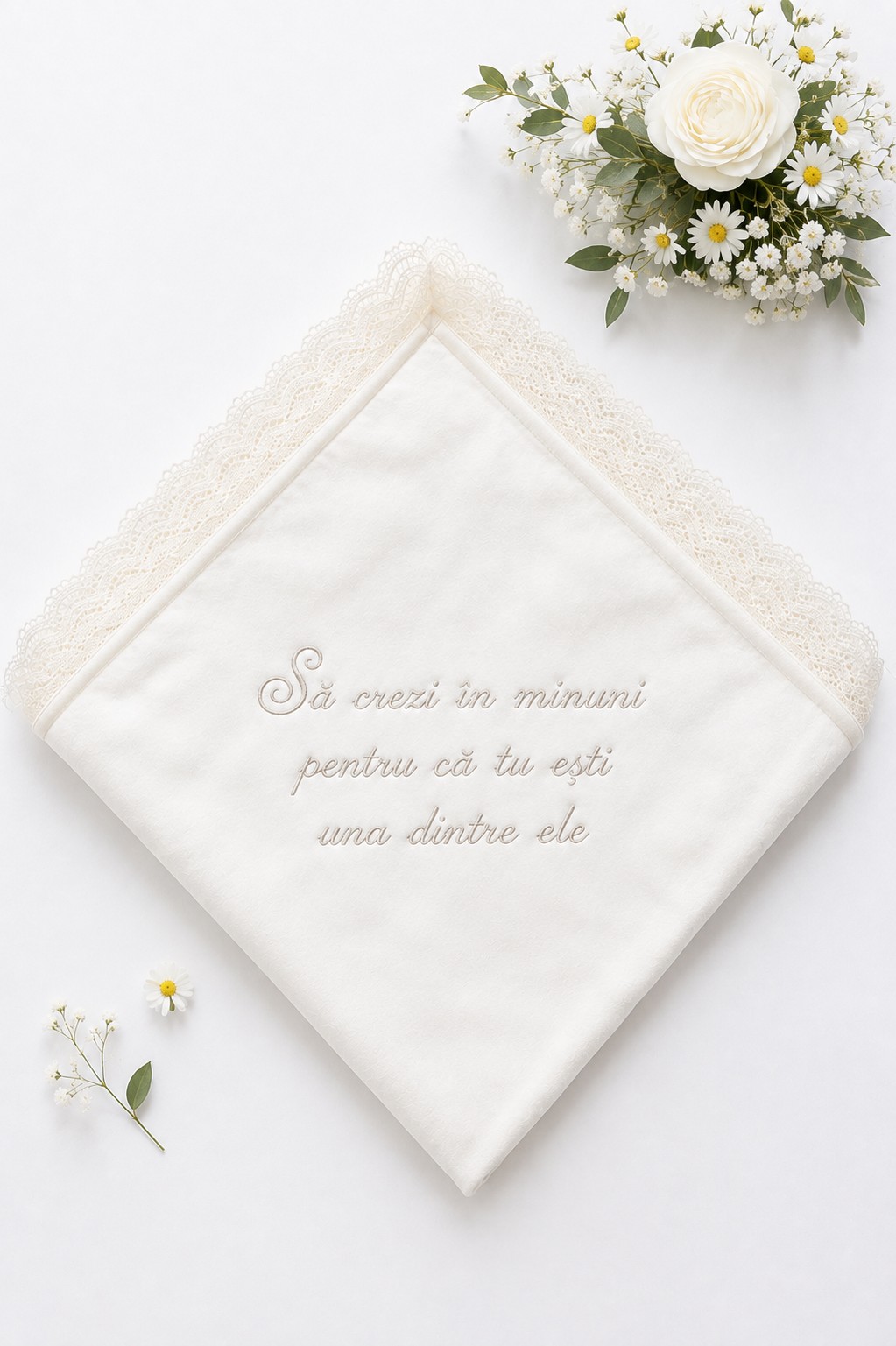 Crasma botez personalizata cu dantela crem